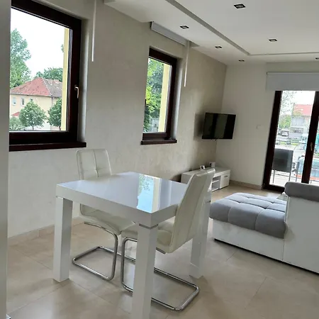 Apartment Five Indija