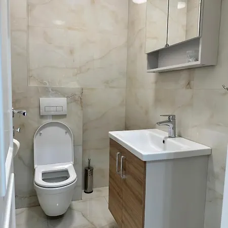 Apartment Five Indija