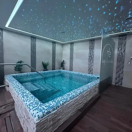 Apartment Five Indija