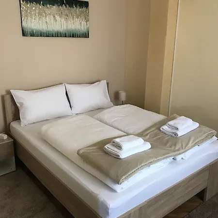 Five * Indija