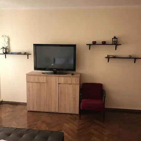 Five Apartment *