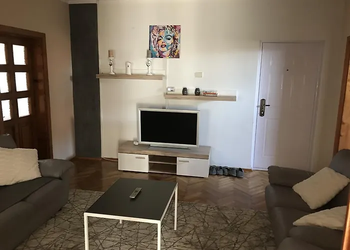 Five Διαμέρισμα *